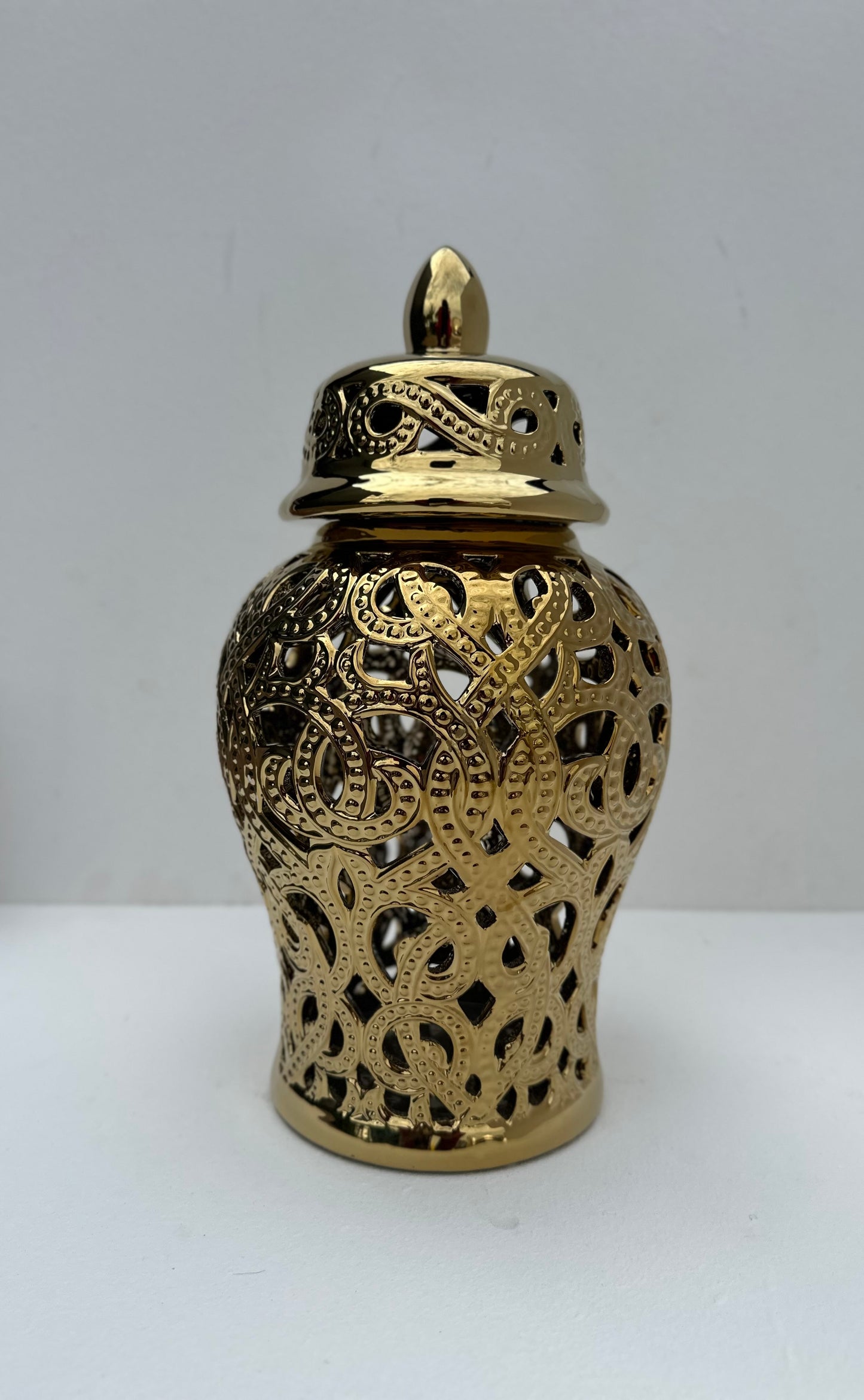 Gold perforated ginger jars (Medium)