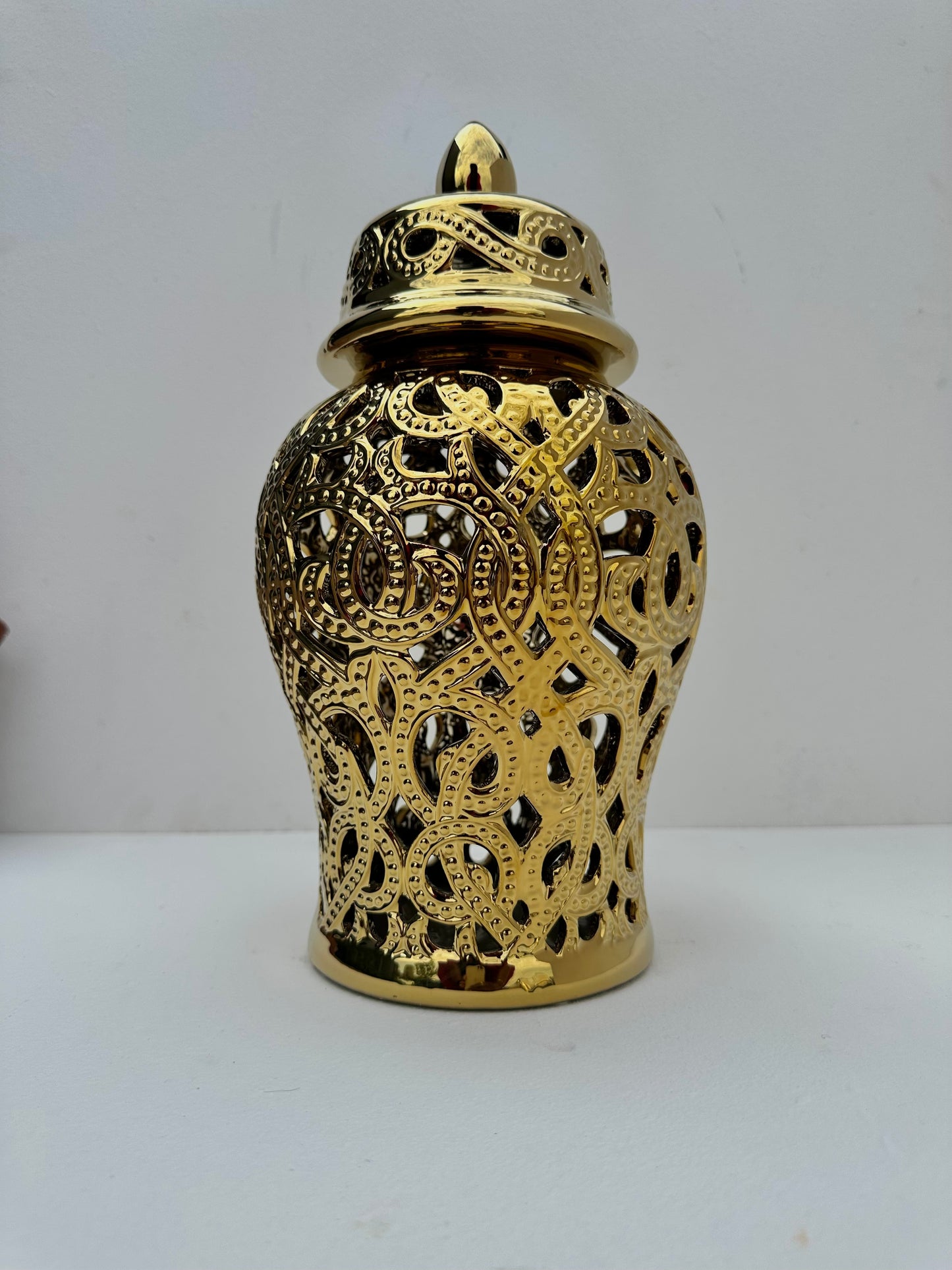 Gold perforated ginger jars (Medium)