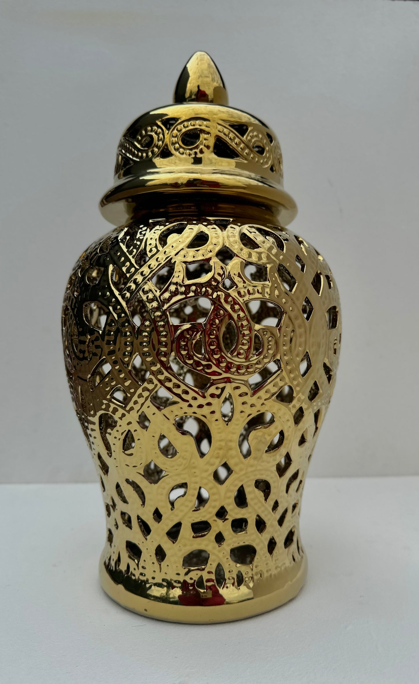 Gold perforated ginger jars (Medium)