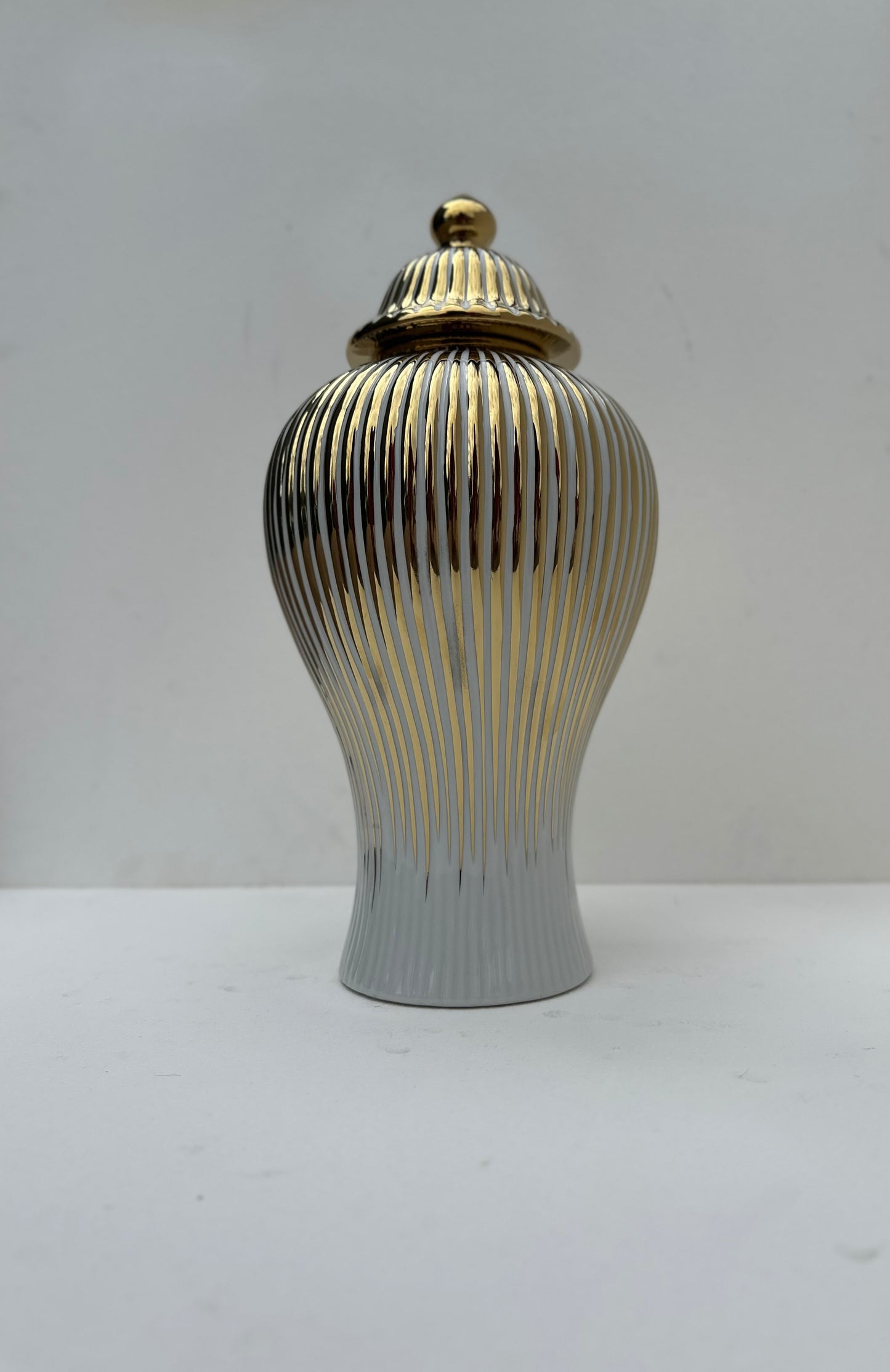 White with gold stripes ginger jar (Large)