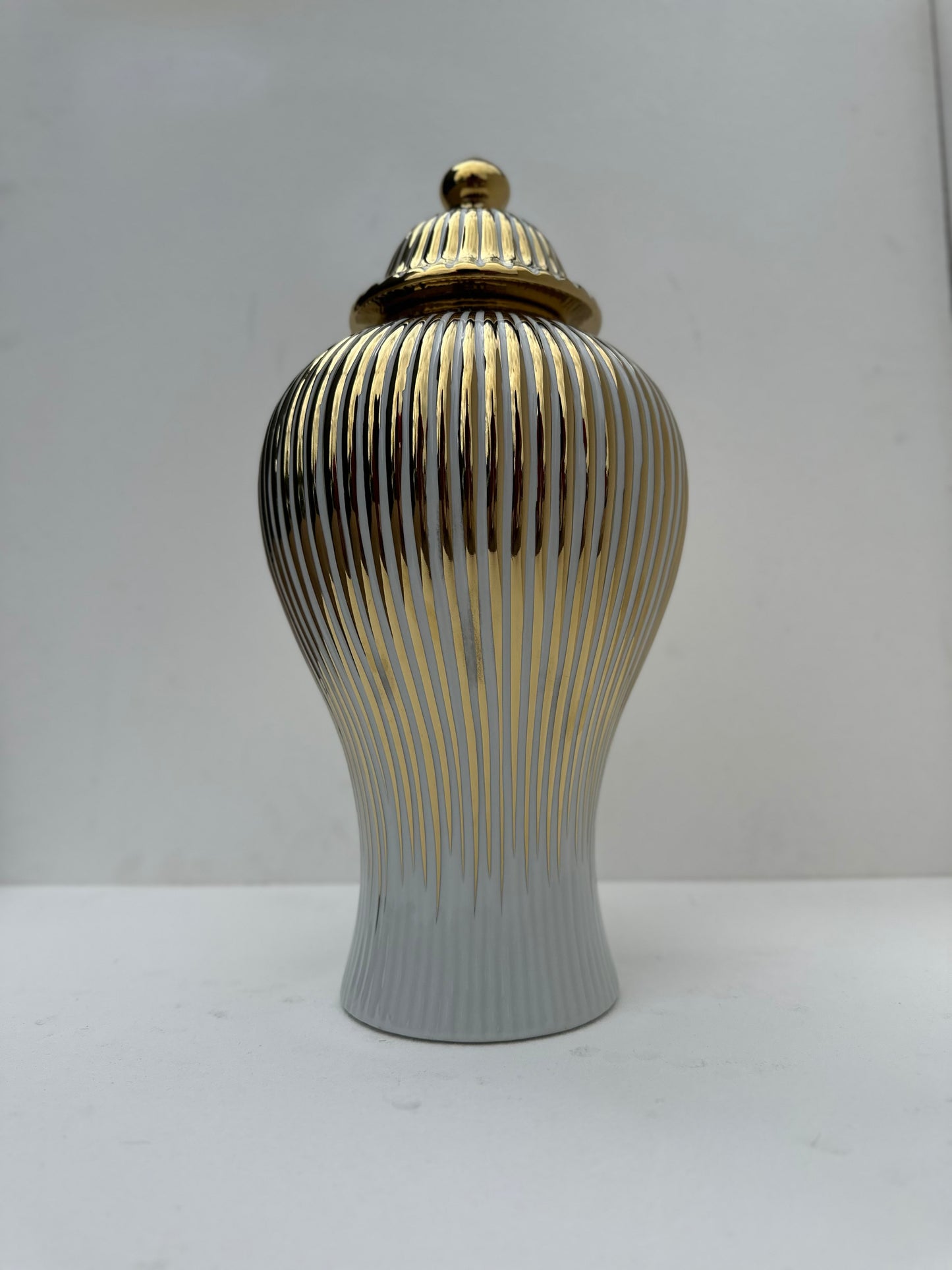 White with gold stripes ginger jar (Large)
