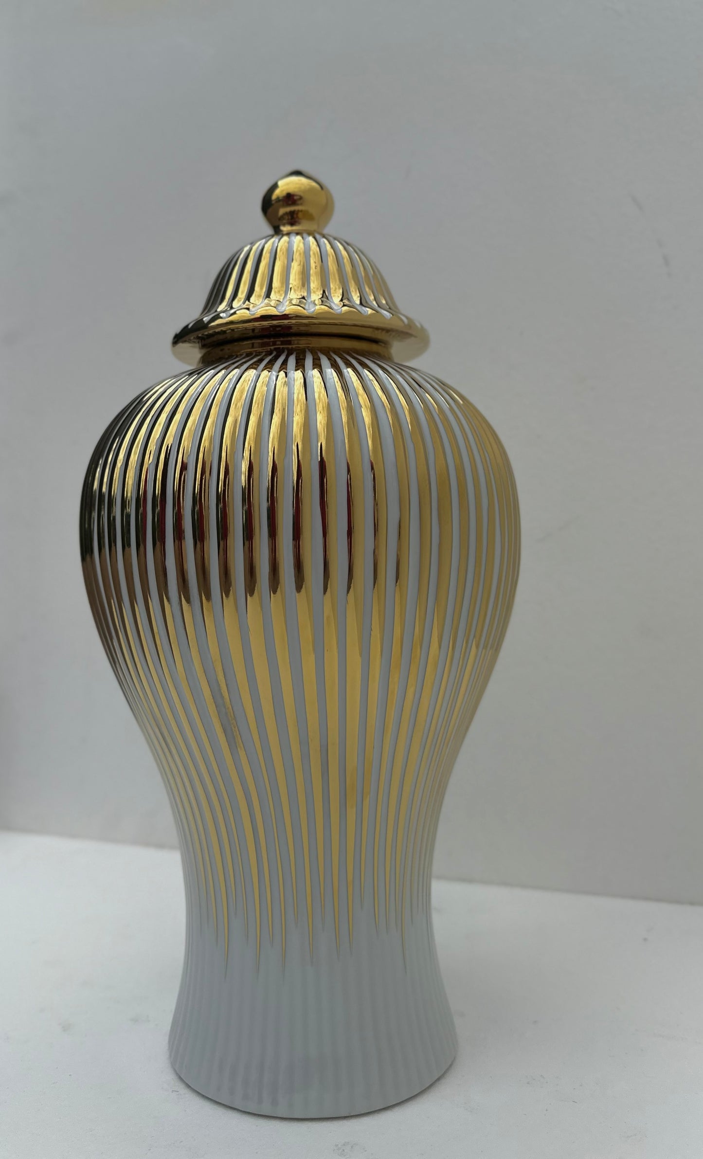 White with gold stripes ginger jar (Large)