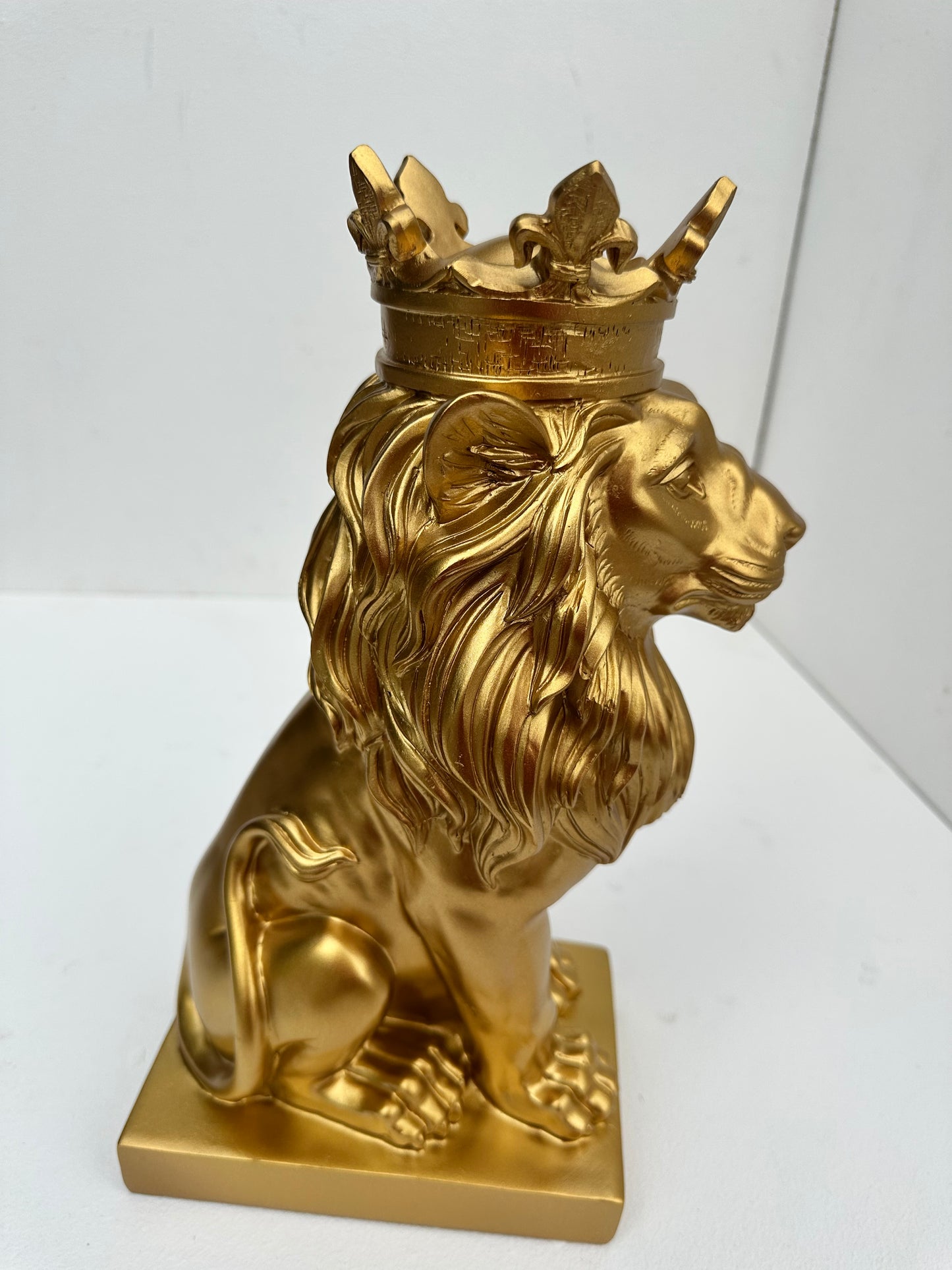 Lion with crown
