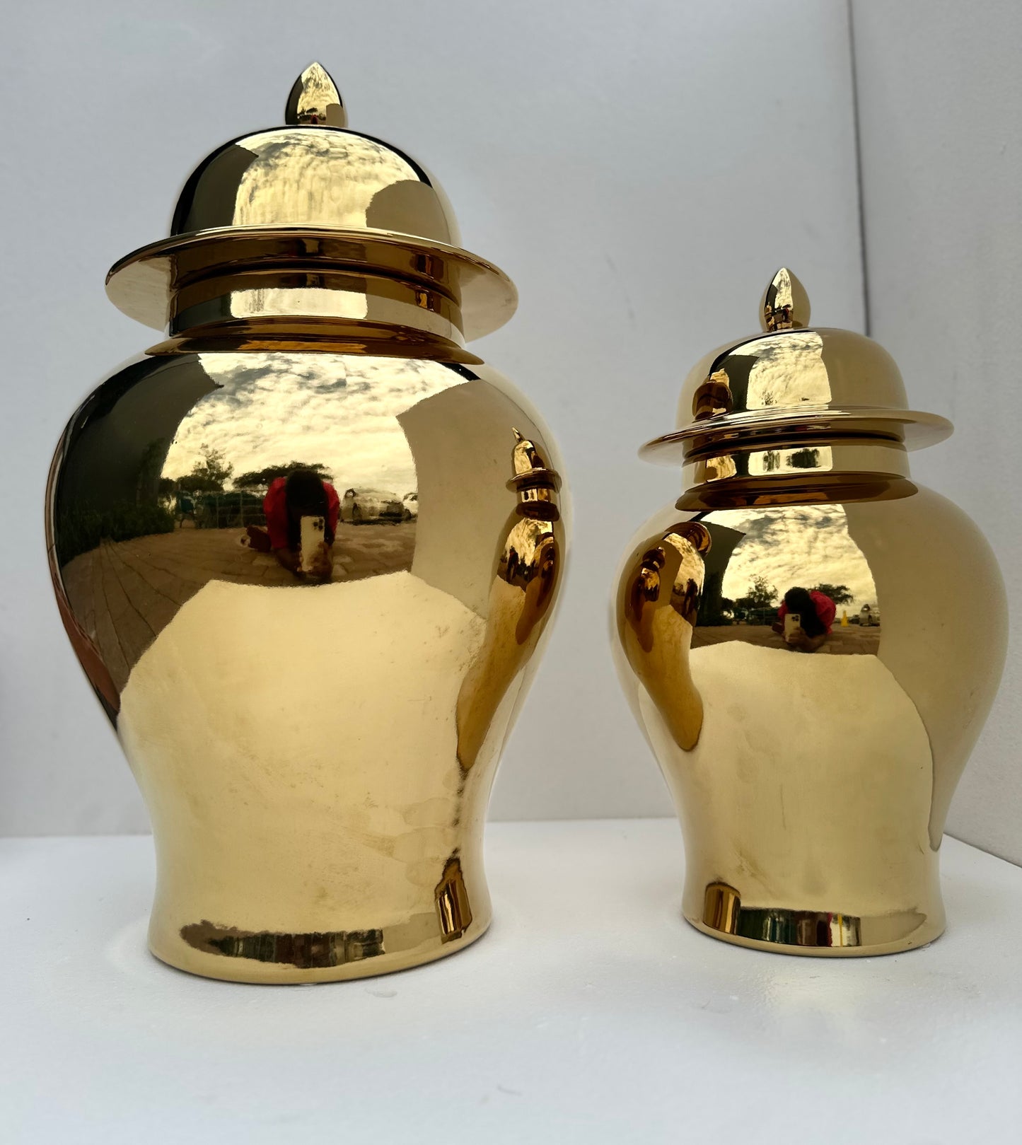 Plain gold ginger jar (Medium)